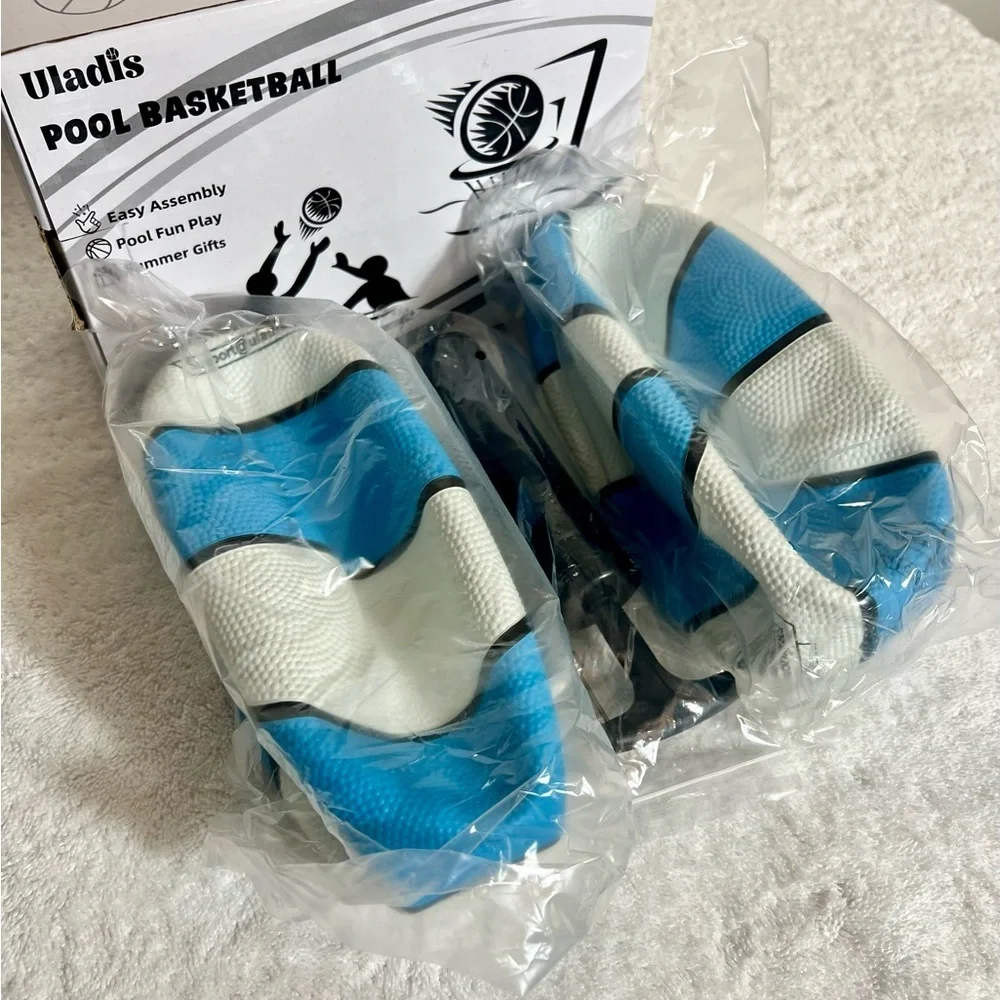 Kids Swim Pool Basketball Set of two, doesn’t include de hoop ( just two balls)